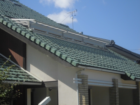 テラス屋根の前枠一体型の雨樋取り替え工事　（入善町　H様邸）